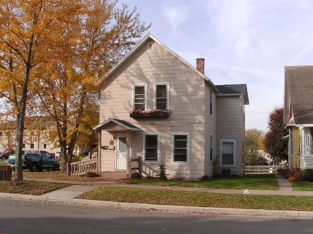 235 N Beaumont St - 2 bedroom lower