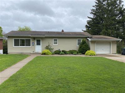 3 Bedroom Upper Duplex- 2103 Sunset Lane