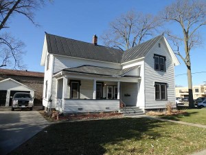 229 8th St - 2 Bedroom Upper