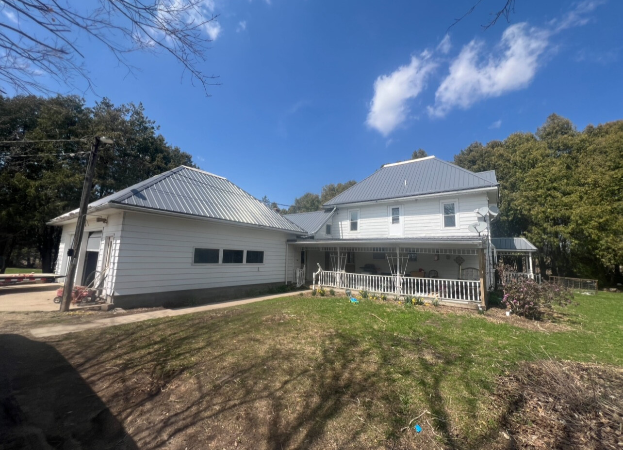 5 Bedroom, 1.5 Bathroom Farmhouse! 15502 Country Rd St. Olaf, IA 52072