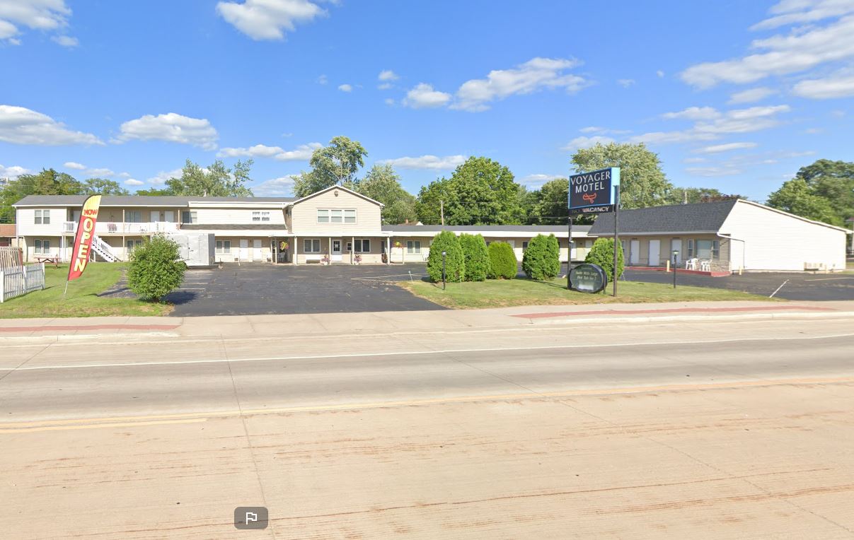 2 Bedroom, Upper Unit Above The Prairie Voyager Motel