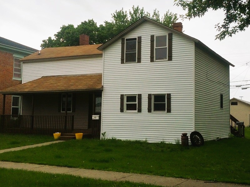 123 1/2 N Michigan St - 1 Bedroom Upper Unit